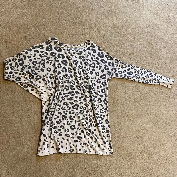 Top - Picture 1 of 2